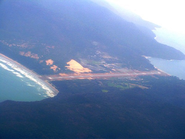 Đường băng sân bay Côn Sơn nhìn từ trên cao