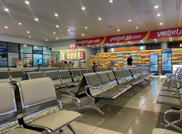 Khu vực chờ ở sân bay Đồng Hới
