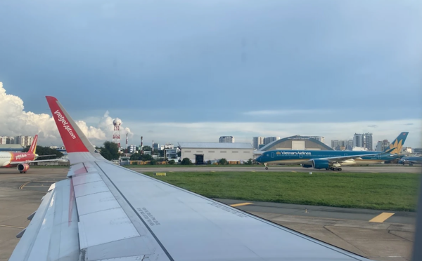 Sân bay Đồng Hới phục vụ các đường bay nội địa do các Hãng hàng không như Vietnam Airlines, Vietjet Air, Bamboo Airways khai thác