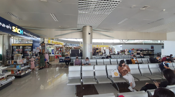 Khu vực chờ ở sân bay Liên Khương