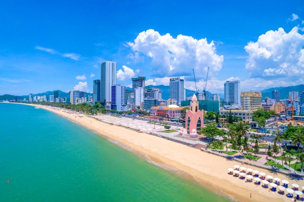 Thành phố Nha Trang – nơi biển trời hòa quyện, sóng vỗ rì rào