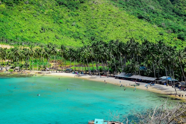 Đảo Nam Du hiện lên như một bức tranh thiên nhiên tuyệt đẹp giữa vùng Vịnh Thái Lan.